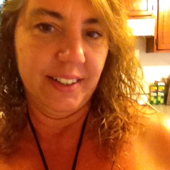 Profile Picture of Carol Roberts (@carol6565) on Poshmark