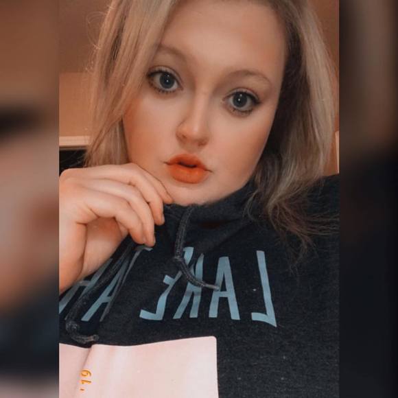 Profile Picture of Jennifer Fantozzi (@fantozzi) on Poshmark