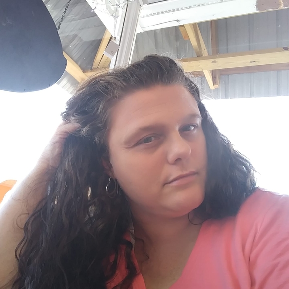 Shelby Ribbe - Poshmark Profile Picture of Shelby Ribbe (@shelbyribbe) on Poshmark