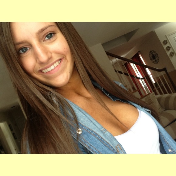 Profile Picture of Rachel Rizzo (@rachelrizzo) on Poshmark