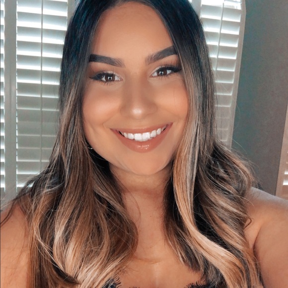 Profile Picture of Ariana Cuaron (@arianacuaron) on Poshmark