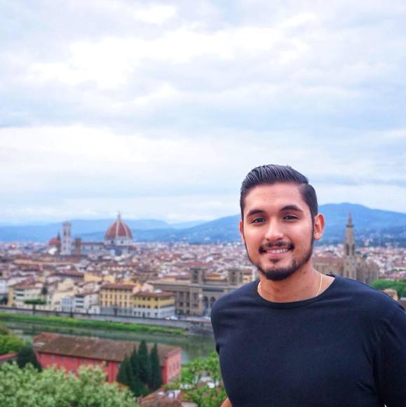 Profile Picture of Mauricio Perlaza (@mperlaza25) on Poshmark