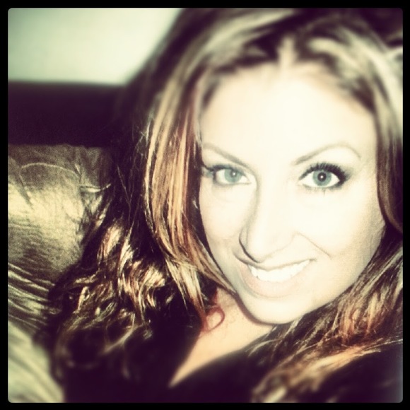 Profile Picture of Dawn Heitzner (@dawness22) on Poshmark