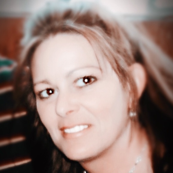 Profile Picture of Jenjen Leedy (@jenny710222) on Poshmark