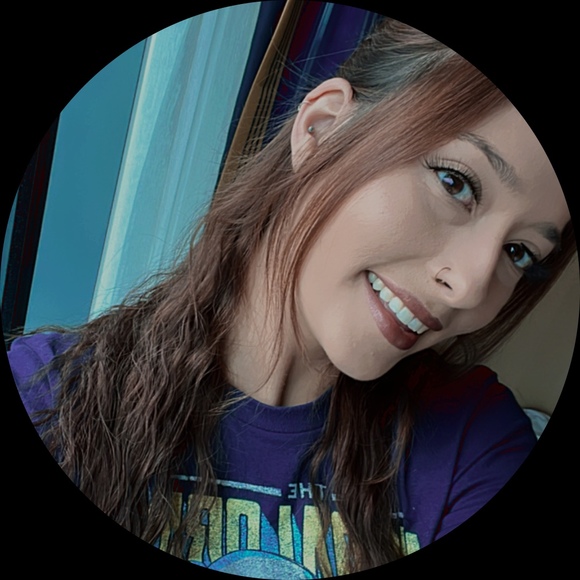 Profile Picture of Destinee Recek (@deerecek15) on Poshmark