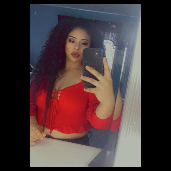 Profile Picture of Sarai Aldaco (@saraialdaco) on Poshmark
