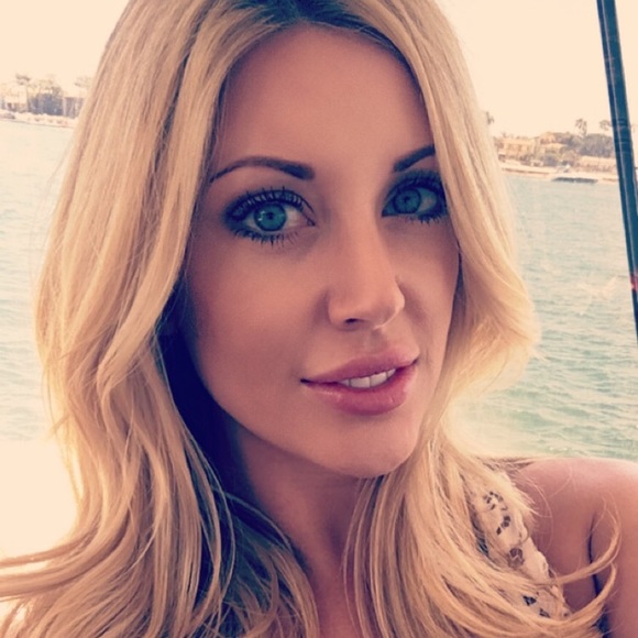 Profile Picture of Christi Jalovec (@cjalovec) on Poshmark