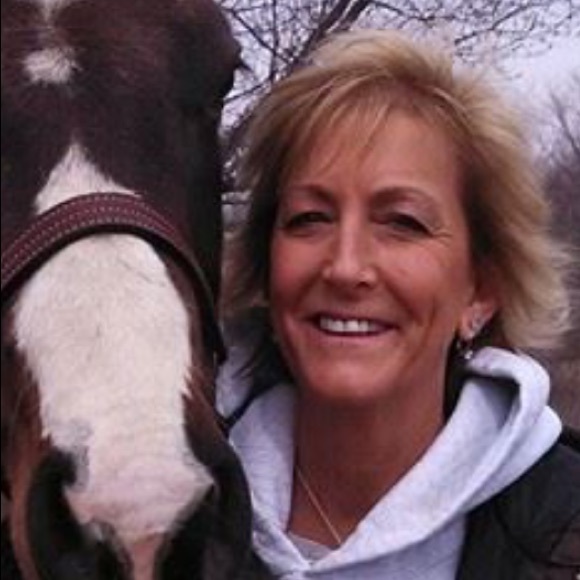 Profile Picture of Roxanne Ludolph (@radpark1) on Poshmark