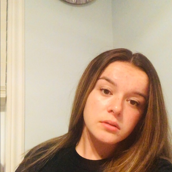 Profile Picture of Alexanne Lamothe (@alexannelamothe) on Poshmark