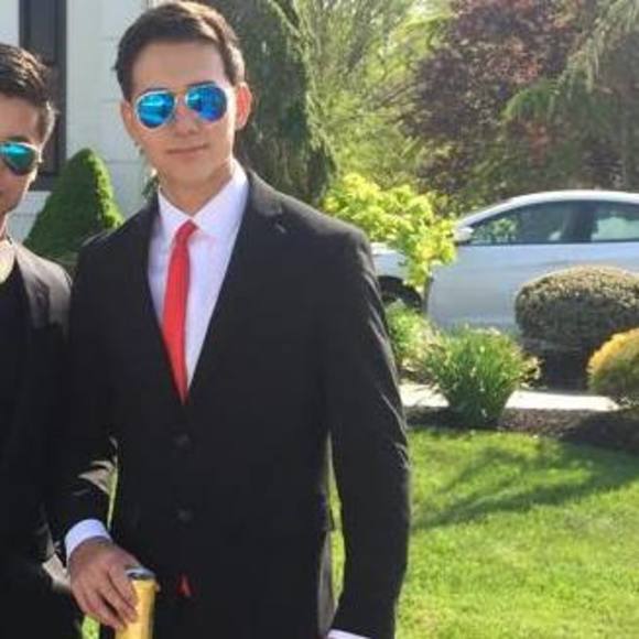 Profile Picture of Lucas Souza (@lucao6) on Poshmark