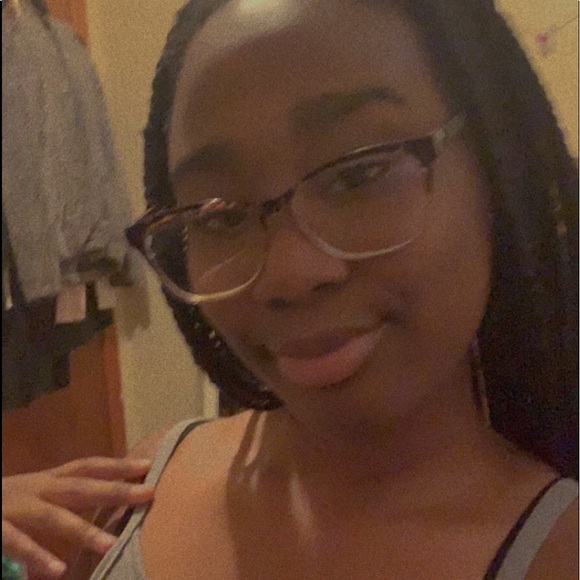 Ava Austin - Poshmark Profile Picture of Ava Austin (@avaaustin40) on Poshmark