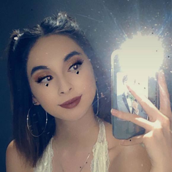 Profile Picture of Stephanie Morales (@stephaniemor655) on Poshmark