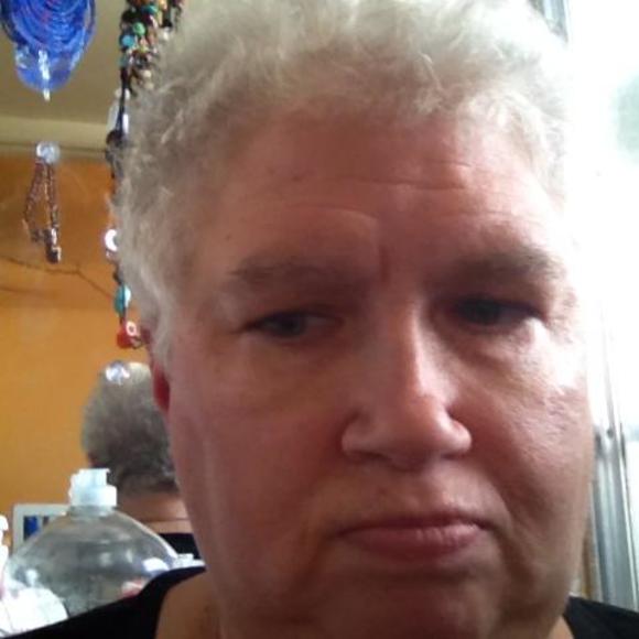 Profile Picture of Andrea Shumsky (@appreciousbeads) on Poshmark