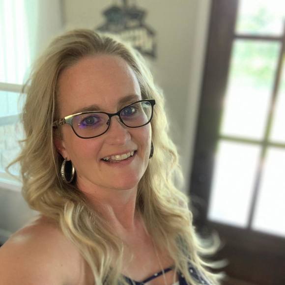 Profile Picture of Kim Calvert (@krcalvert1) on Poshmark