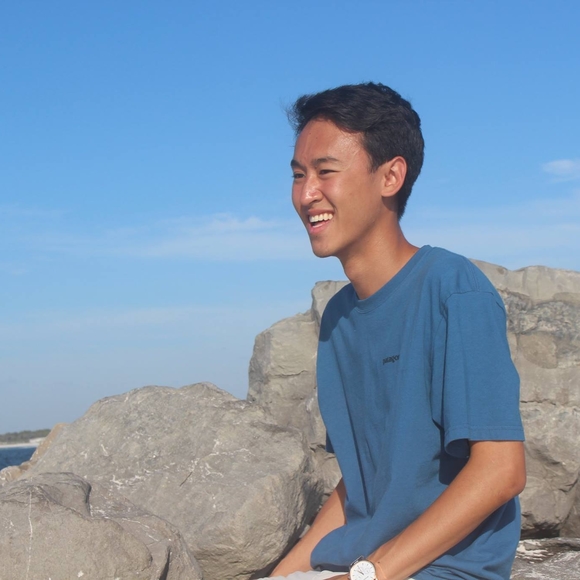 Profile Picture of Vincent Lu (@vincenttx01) on Poshmark