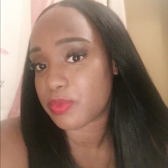 Profile Picture of Shanekia Mickel (@shanekia5) on Poshmark