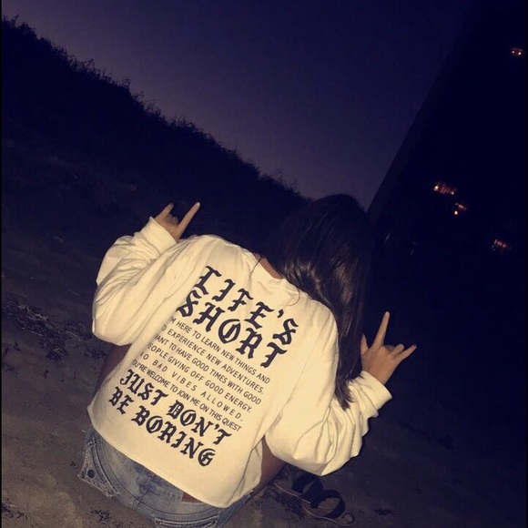 Profile Picture of Ava Mazzei (@tropical_sun) on Poshmark