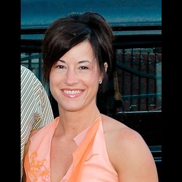 Profile Picture of Mandy Hudson (@mhudson01) on Poshmark