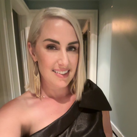 Profile Picture of Kristi Kemper (@poshkemp) on Poshmark