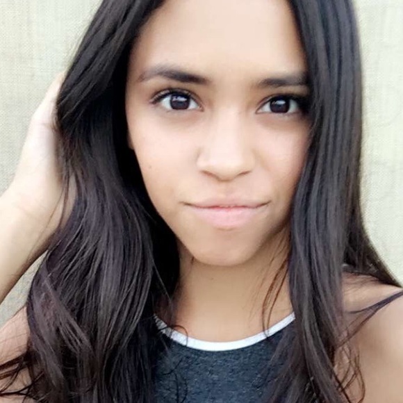 Ana Urquijo - Poshmark Profile Picture of Ana Urquijo (@ananaleise) on Poshmark