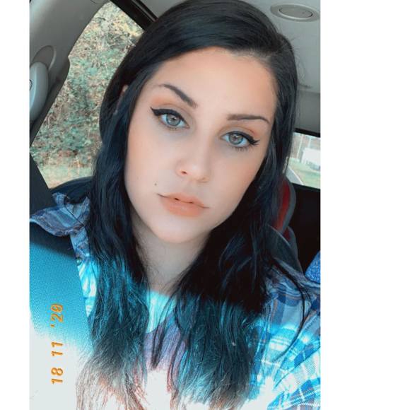 Profile Picture of Haleyy Woodall (@haleyandcameron) on Poshmark