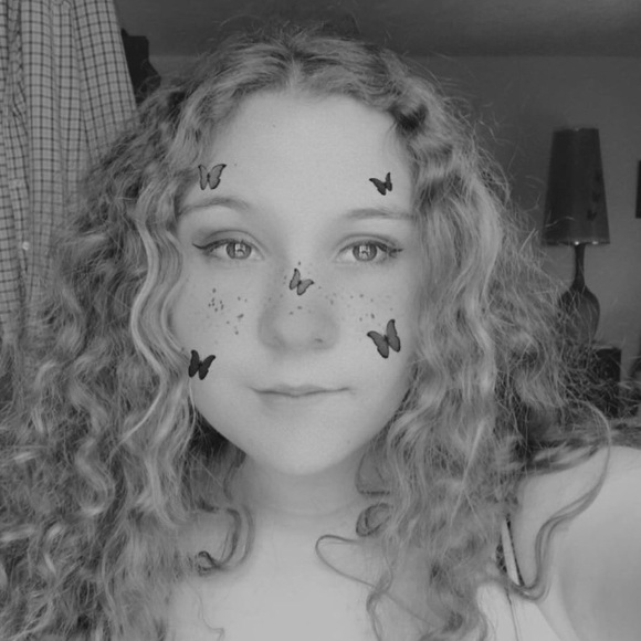 Profile Picture of Nikki Pressel (@nikkipressel) on Poshmark