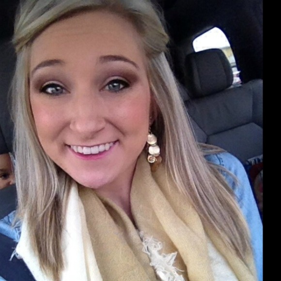 Profile Picture of Tori Bearden (@torimb) on Poshmark