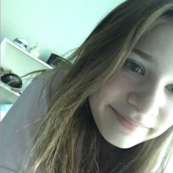 Profile Picture of Carly Rutledge (@carly_123_) on Poshmark