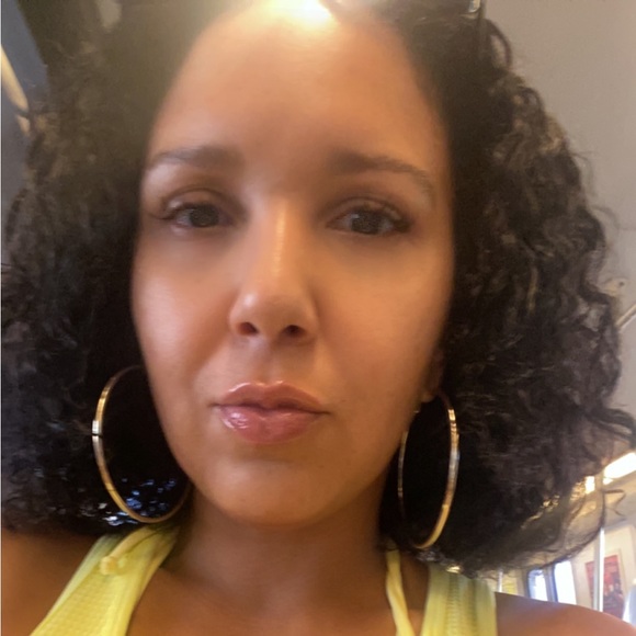 Profile Picture of Ivy Phillips (@ivyphillips81) on Poshmark