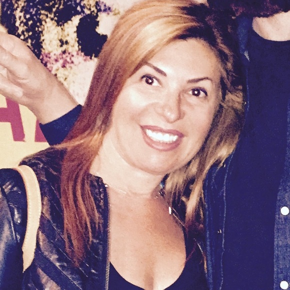 Profile Picture of Yelena Shikhman (@lenochka3434) on Poshmark