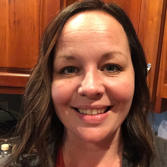 Profile Picture of Leah Shelley (@lmshelley) on Poshmark