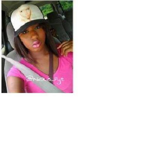 Marion Hughes - Poshmark Profile Picture of Marion Hughes (@marion1hughes) on Poshmark