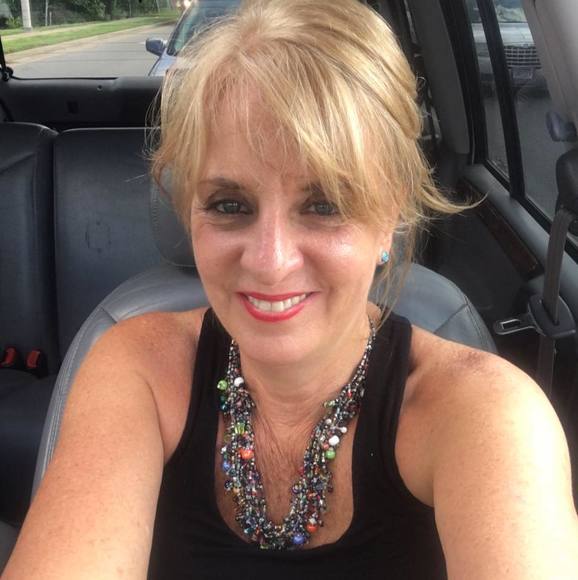 Profile Picture of Marilyn Lockery (@marilynlockery) on Poshmark