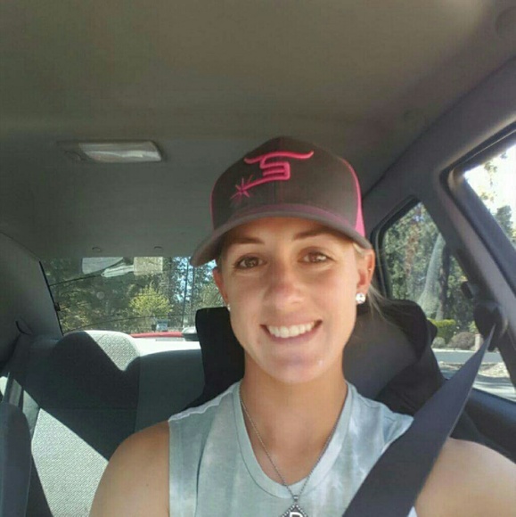 Profile Picture of Rebecca Derocker (@rderocker) on Poshmark