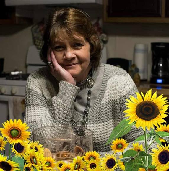 Profile Picture of Elizabeth Ouding-hart (@oudingelizabeth) on Poshmark