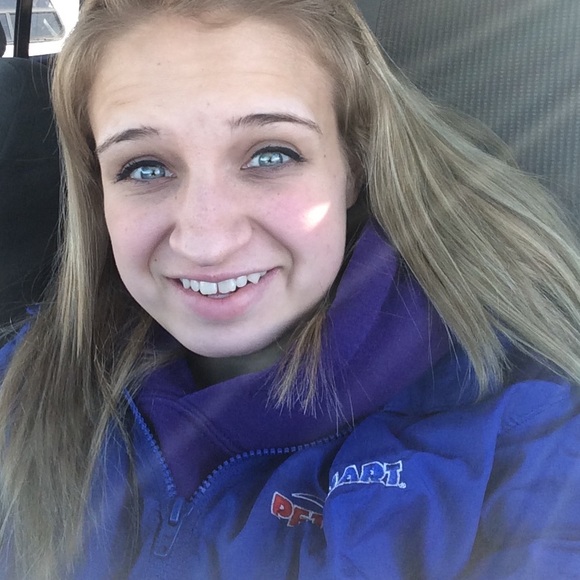 Profile Picture of Charity Nelson (@charityn18) on Poshmark