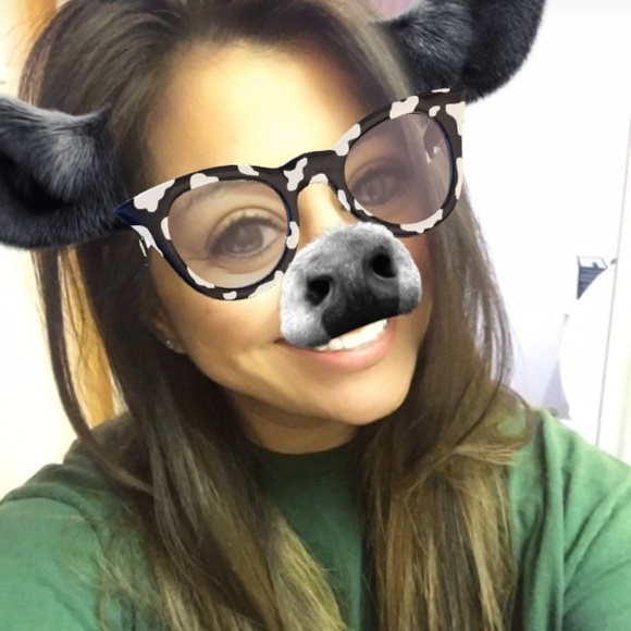 Profile Picture of Janet Salinas (@jlsern) on Poshmark