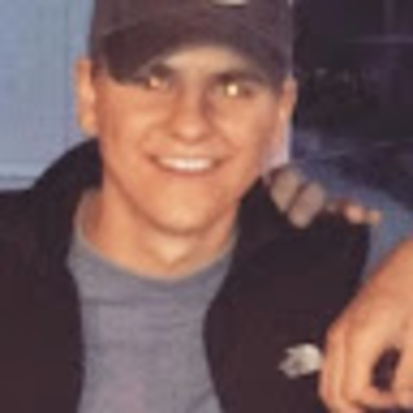 Profile Picture of Sam Kwiatkowski (@srkwi95) on Poshmark