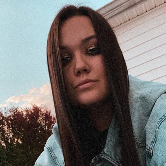 Profile Picture of Chelsea Arganbright (@c_arganbright) on Poshmark