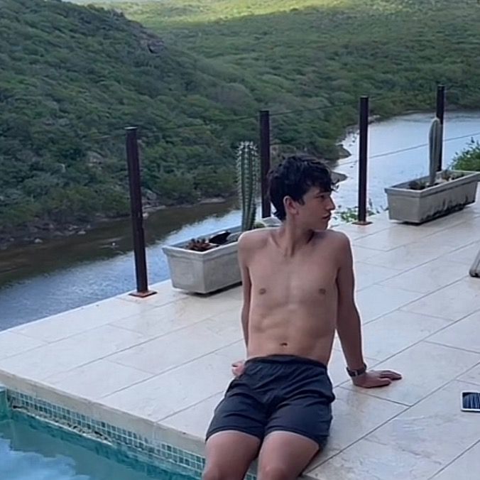Profile Picture of simon (@simonbard25) on Tiktok