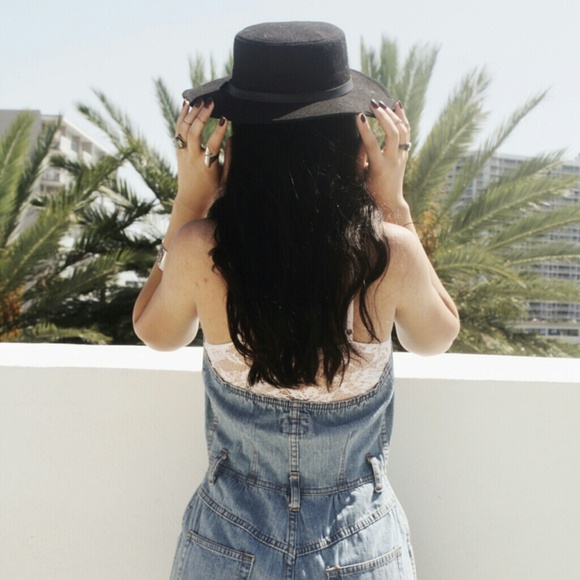 Profile Picture of Agustina Varas (@agustinuh) on Poshmark