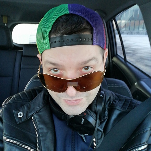 Profile Picture of Andrew Geary (@andrew_geary) on Poshmark