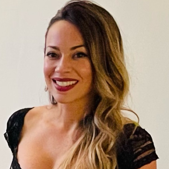 Profile Picture of Vanesa Ibarlucea (@vanesaibarlucea) on Poshmark