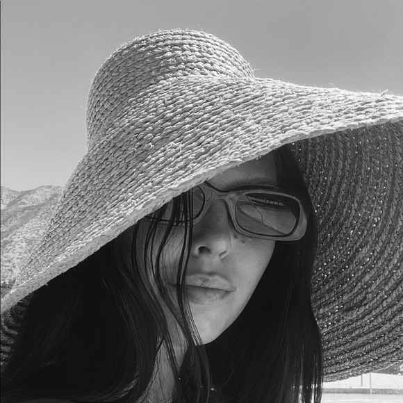 Profile Picture of Callie Forsyth (@callieforsyth) on Poshmark