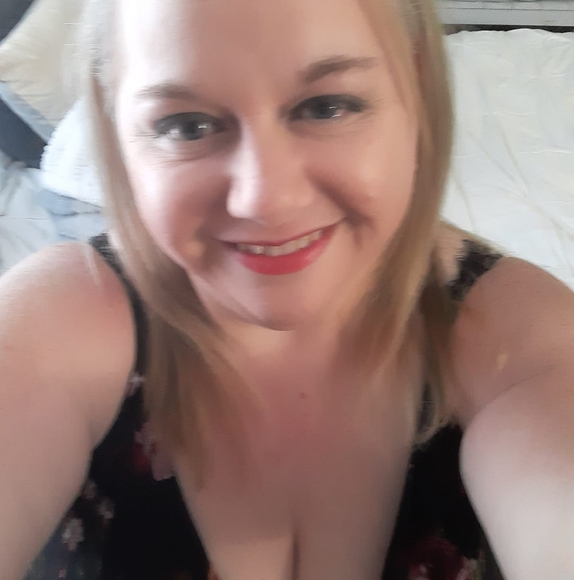 Profile Picture of Helen Childers (@helen474) on Poshmark