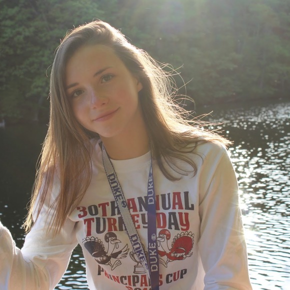 Profile Picture of Isabelle Hansen (@isabellehansen1) on Poshmark