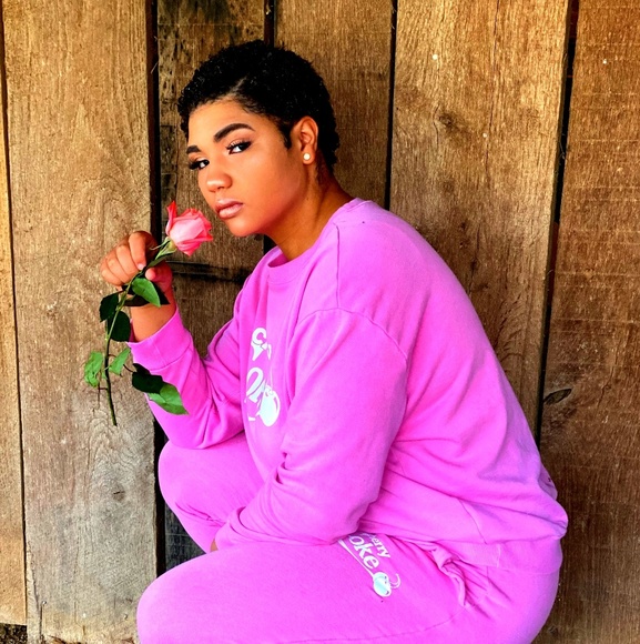 Profile Picture of Katelynn Longwith (@klongwith96) on Poshmark