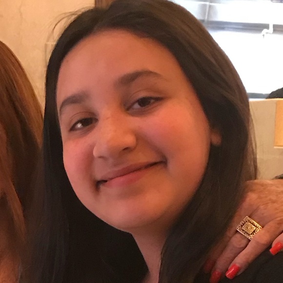 Profile Picture of Sophia Gallon (@sophiagallon) on Poshmark