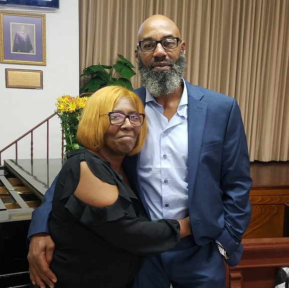 Profile Picture of Jonathan Glenn (@jonathanglen558) on Poshmark