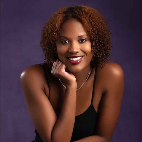 Profile Picture of Gillian Perry (@gigirperry) on Poshmark